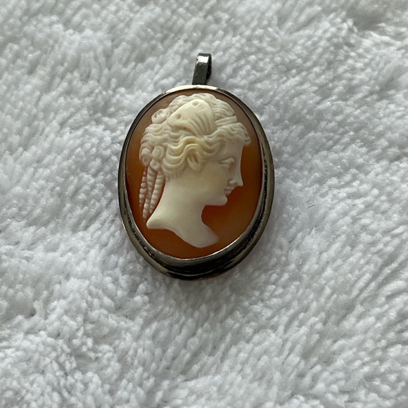 Source Unknown Cameo Brooch in Orange and White - Picture 10 of 10